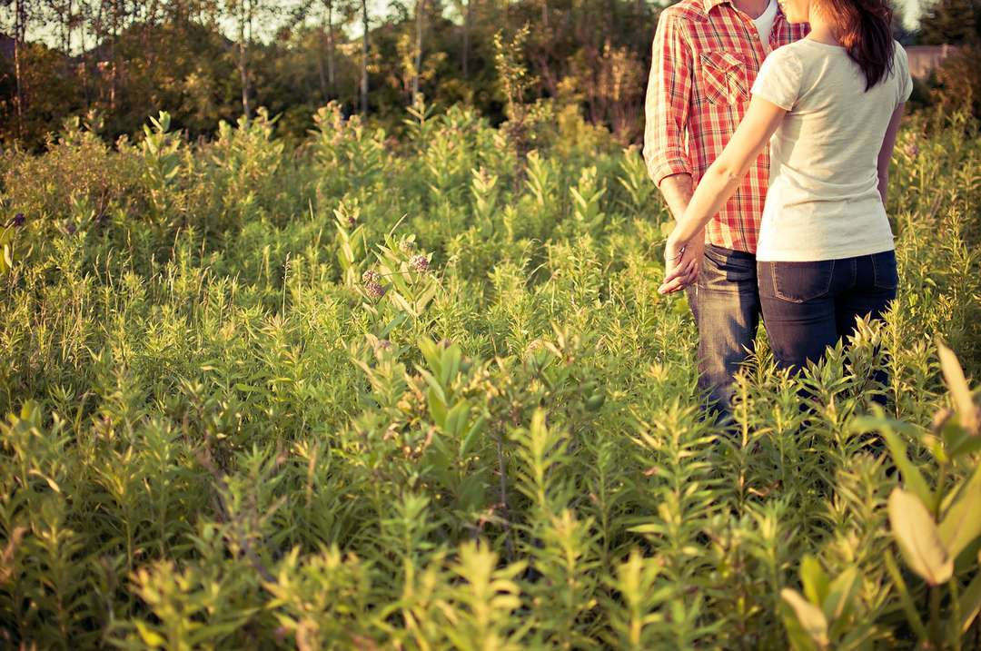 付き合う前に手を繋ぐ男性心理 脈ありって本当 占いのウラッテ