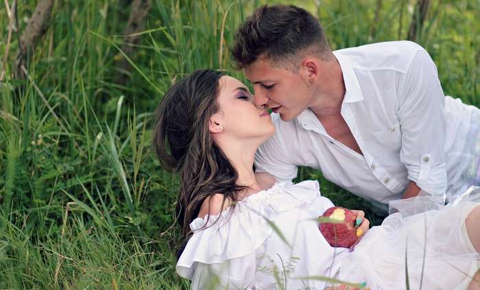 キスをしてくる元彼は復縁したいの 男の心理 ベストな対応 占いのウラッテ