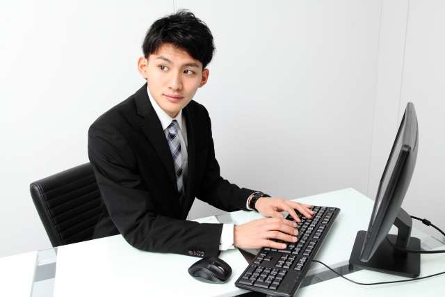 彼氏が仕事ばかりを優先する 彼の恋愛に対する心理 対処法 占いのウラッテ