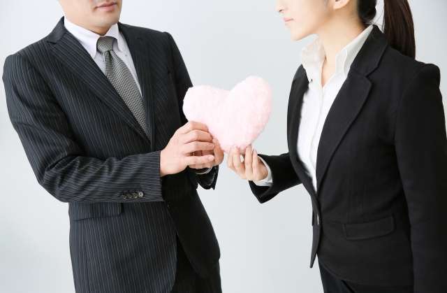 難しいのかな 社内恋愛の彼と結婚前提に付き合う方法とは 占いのウラッテ