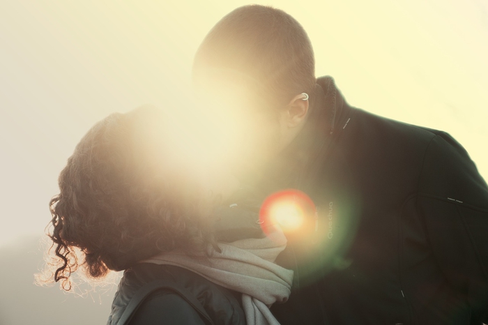 彼氏が何度もキスをする心理は？キスの仕方・場所別で見る男性心理