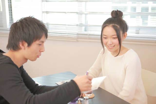 好きな人に恋愛相談をされたらチャンス！？脈ありか脈なしか