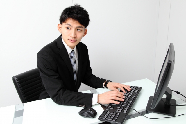 彼氏が仕事ばかりを優先する！彼の恋愛に対する心理＆対処法