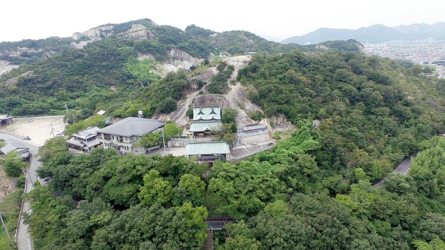 巨大な石からご利益を授かろう！兵庫県のパワースポット…生石神社