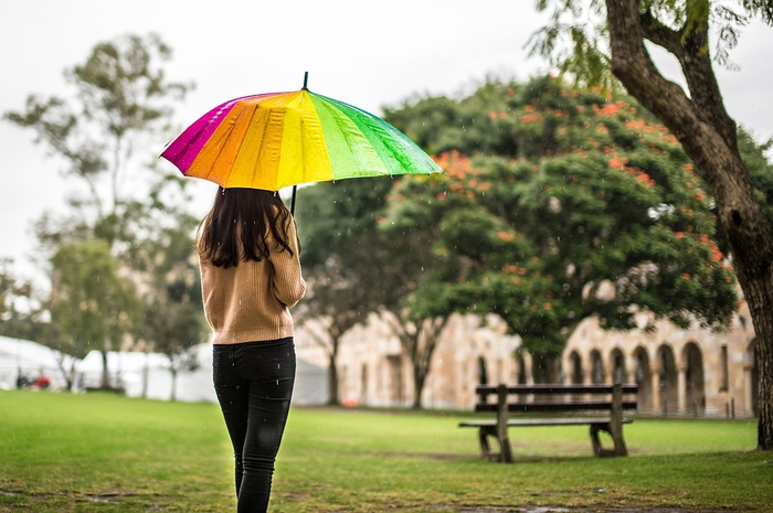 雨漏りする夢を見た 夢占いの意味 占いのウラッテ